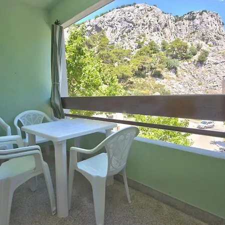 Apartment Perak Omis
